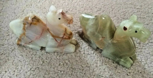 2 Pcs. Hand Carved ONYX Sitting CAMELS #5SOC2 [Gift for All Occasions]